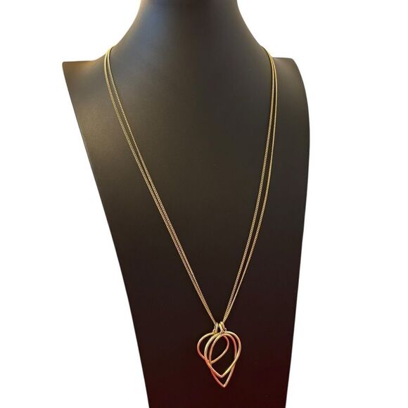 Antiqued Layered Gold-Tone Pendant Necklace. - Picture 5 of 8